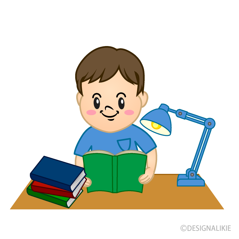 宿題で本を読む男の子