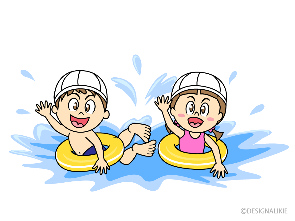 スイミングスクールで泳ぐ小さな子供