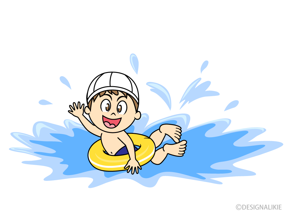 浮き輪で泳ぐ小さな男の子