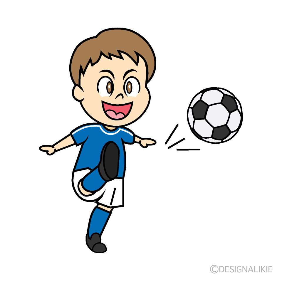 楽しそうにシュートする男の子